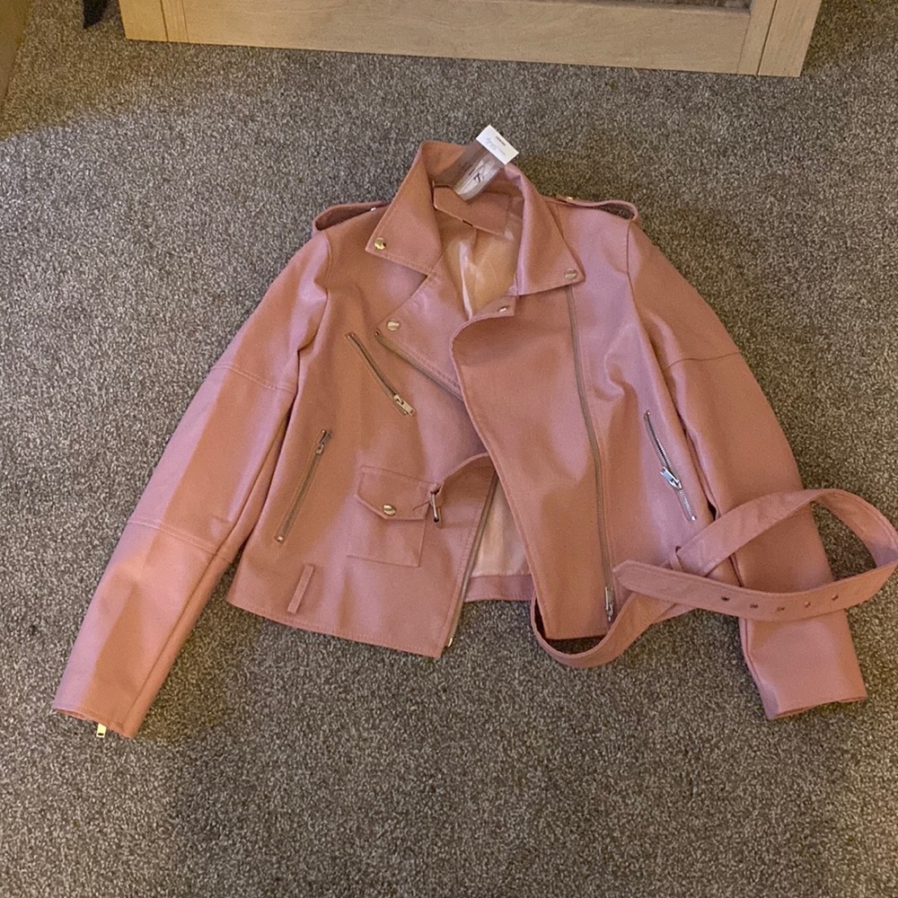 Very CUTE chic leather.